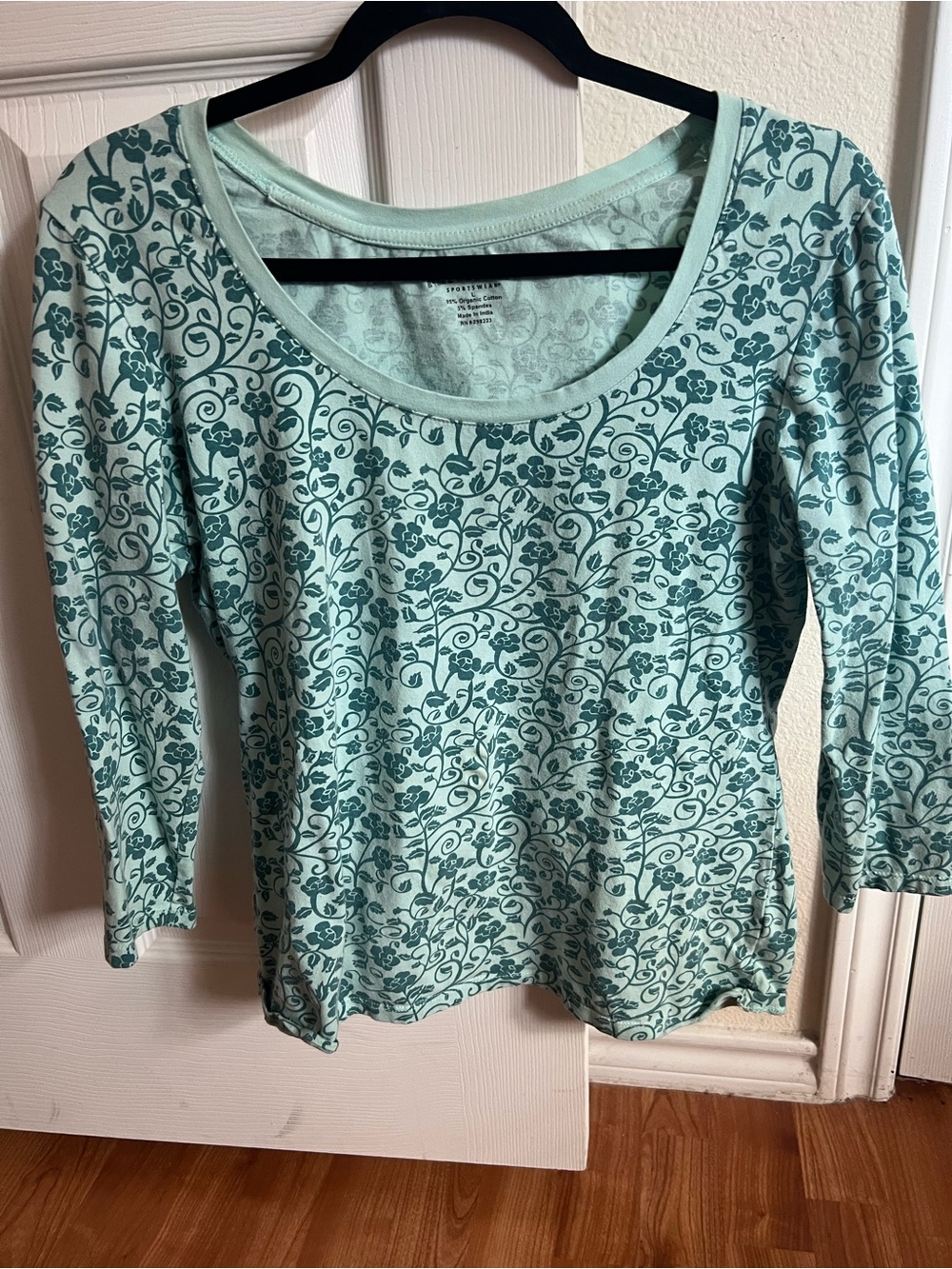 Magellan Outdoors Mint Green Floral Scoop Neck Long Sleeve Top